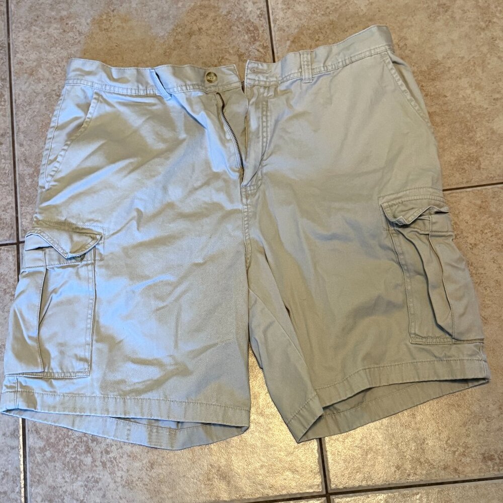 COVINGTON MENS CARGO SHORTS SIZE 40 Khaki (002)